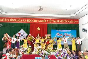 Tiết mục văn nghệ của nhà trường mở đàu chương trình sinh hoạt 20.11