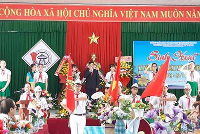 Thầy giáo võ Tấn Đông - PHT phát biểu tại buổi sinh hoạt