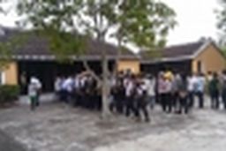 Tổ Sử -Địa  tham quan các di tích lịch sử